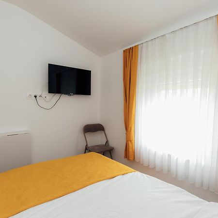 Restoran I Sobe Savic Bed and Breakfast Krnjak Buitenkant foto