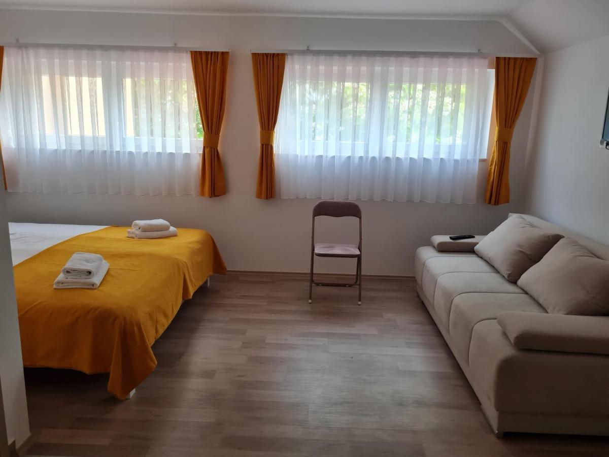 Restoran I Sobe Savic Bed and Breakfast Krnjak Buitenkant foto