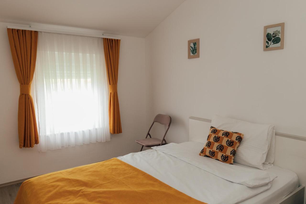 Restoran I Sobe Savic Bed and Breakfast Krnjak Buitenkant foto