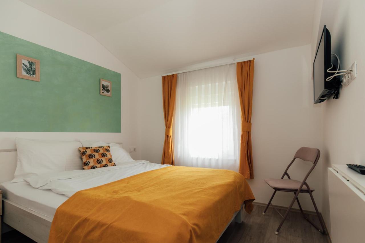 Restoran I Sobe Savic Bed and Breakfast Krnjak Buitenkant foto