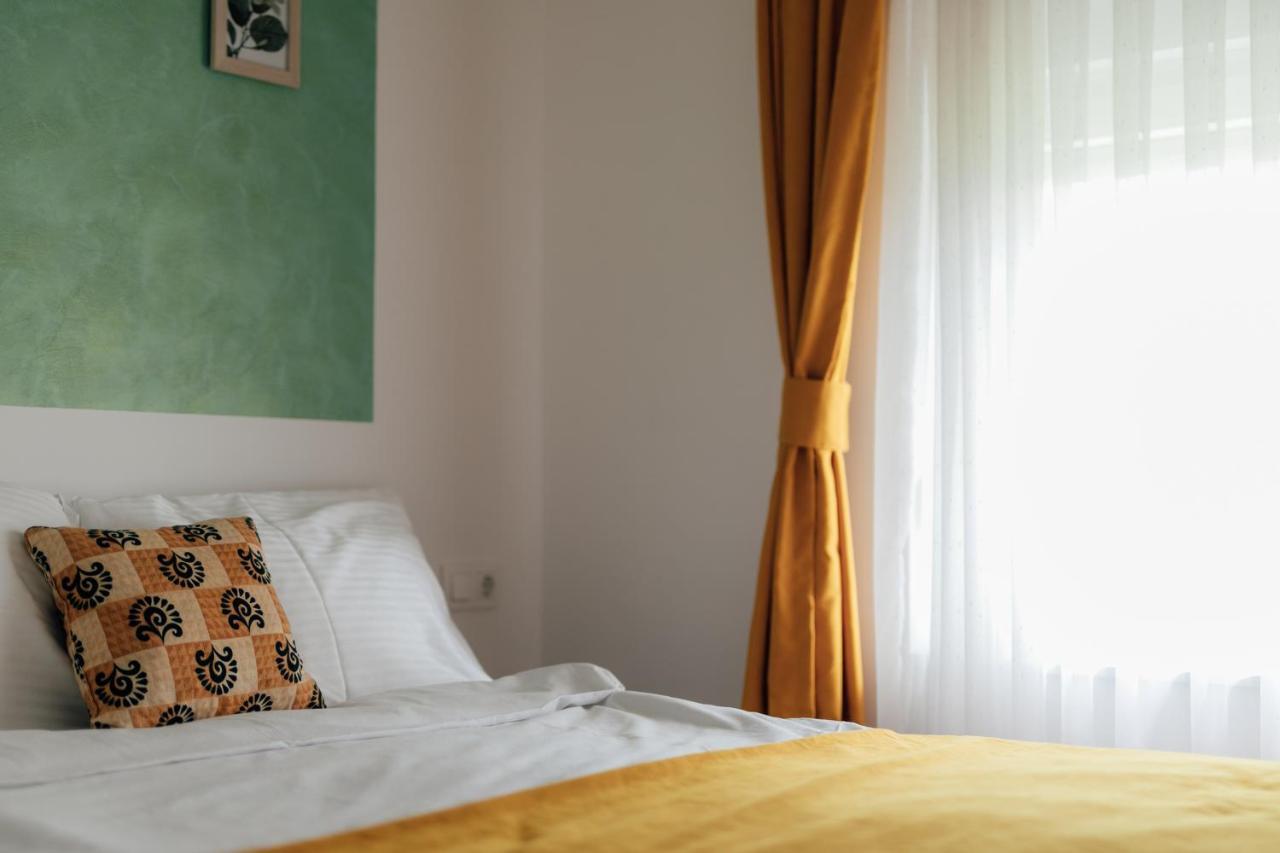 Restoran I Sobe Savic Bed and Breakfast Krnjak Buitenkant foto
