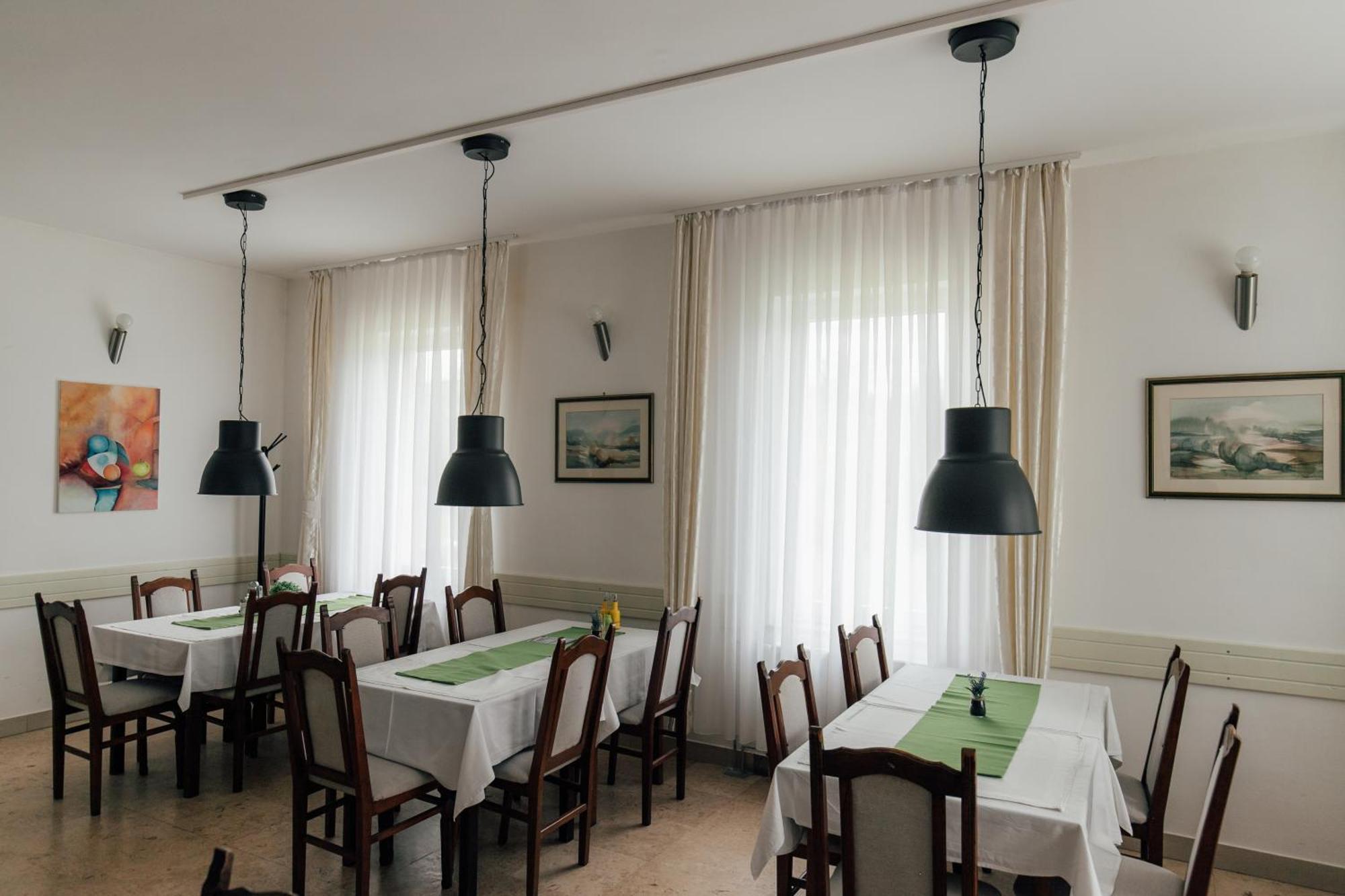 Restoran I Sobe Savic Bed and Breakfast Krnjak Buitenkant foto